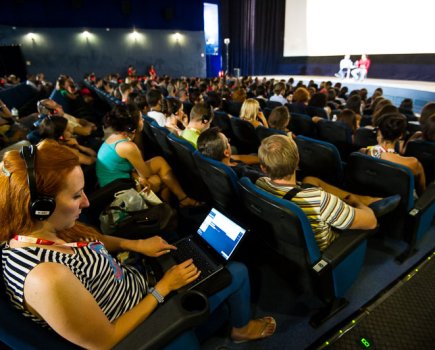 Equipment for simultaneous interpretation